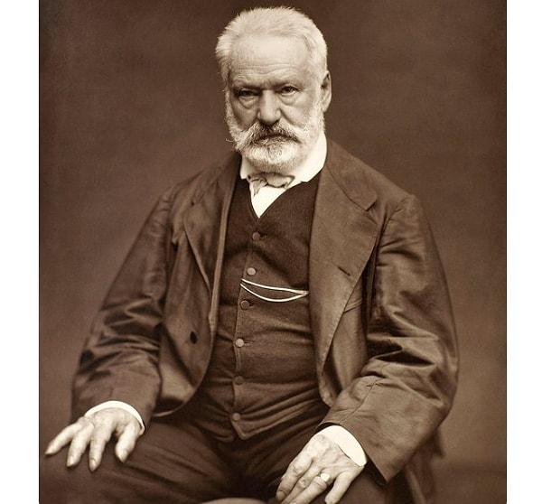 Dünyaca ünlü bir yazar olan Victor Hugo'nun aynı zamanda ressam olduğunu gizli tutmasının bir sebebi vardı elbette.