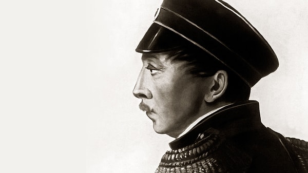 4. Какой известный полководец здесь изображен?