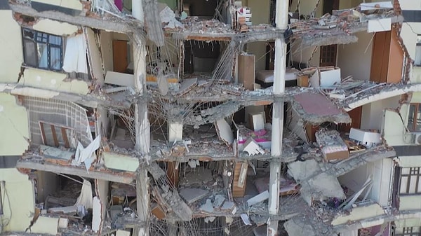 Resmi rakamlara göre 434 binanın acil yıkılacak, ağır hasarlı ve yıkık olduğu Diyarbakır'da birçok yapının 'kolon kesme' nedeniyle çöktüğü ortaya çıktı.