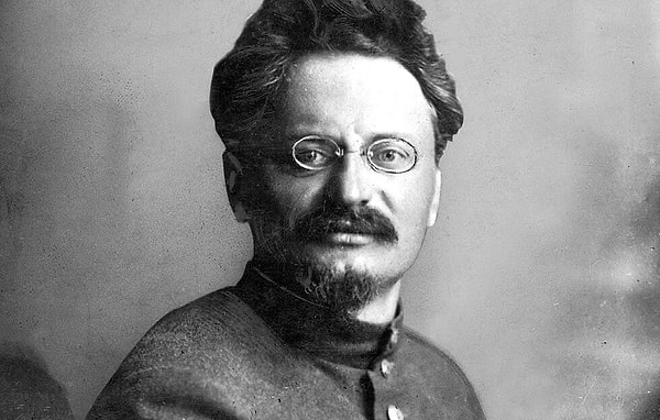 15. Как зовут этого известного советского деятеля?