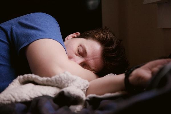 6. Uyku ciddi anlamda beyninizi temizler.