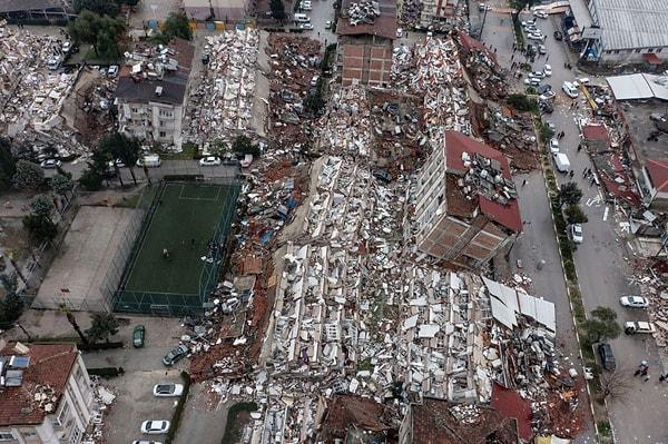 Kahramanmaraş'ta 6 Şubat'ta meydana gelen 7.7 ve 7.6 büyüklüğündeki iki deprem toplam 10 ilde yıkımlara neden olmuş ve şu ana kadar 35 bini aşkın kişinin hayatını kaybettiği belirlenmişti.