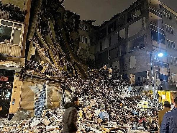 Depremlerden en çok etkilenen illerden biri olan Hatay'da birçok bina ya yerle bir oldu ya da ağır hasar aldı.