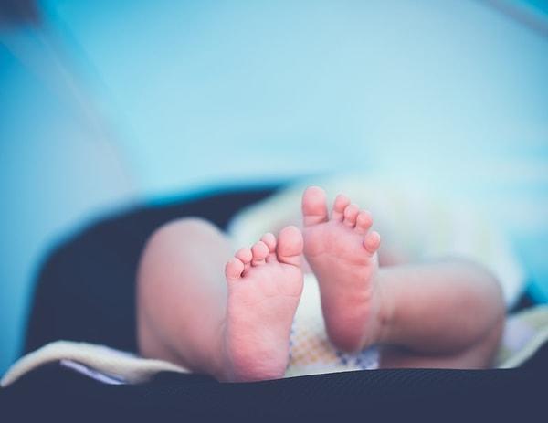 14. Yeni doğan bir bebek ilk 1 yılda ebeveynlerinin uykusundan ortalama 750 saat çalar.