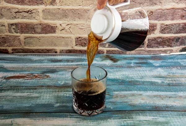 Uykulu bir ruh hali içindeyseniz sert kahveler tüketebilirsiniz. Americano, espresso veya ristretto bianco tüketebilirsiniz.