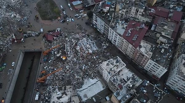 Binlerce binanın hasar gördüğü ve yıkıldığı Kahramanmaraş depremlerinde bazı binalar var ki içerisindeki eşyalar milim oynamadı.