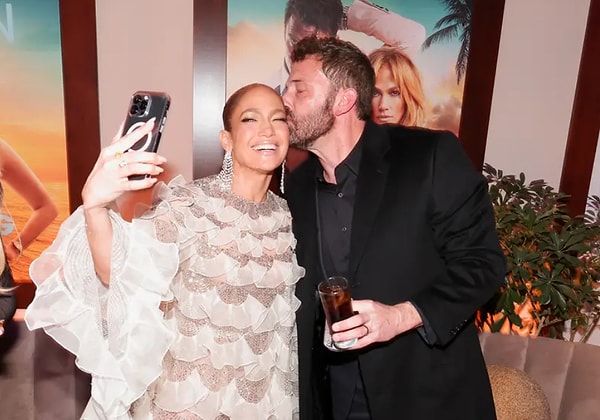 В защиту парочки многие отметили, что Джей и Бен сделали татуировки в стиле 2000-х годов, что вполне уместно, учитывая, что их история началась именно в ту эпоху