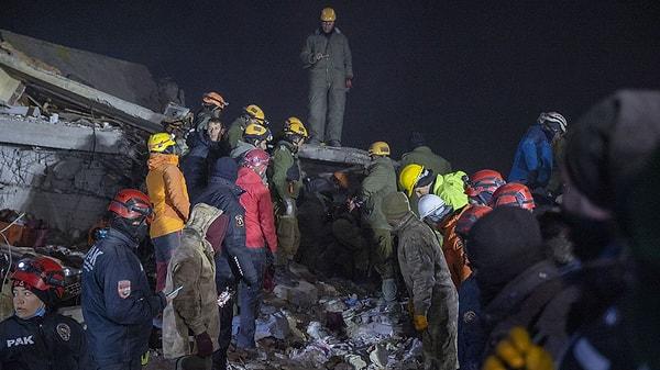 Kahramanmaraş merkezli depremlerin büyük yıkım yarattığı Hatay'dan acı kayıp haberleri gelmeye devam ediyor.