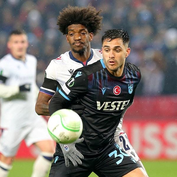 İlk yarıda Trabzonspor gole çok yaklaşsa da eşitlik bozulmadı.