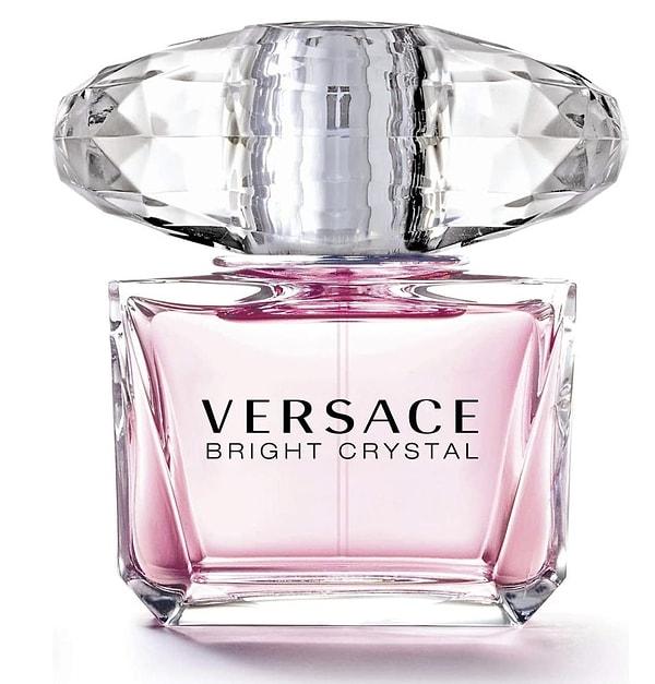 4. Yengeç burcunun hassas ruhuna iyi gelecek Versace Bright Cyrstal.