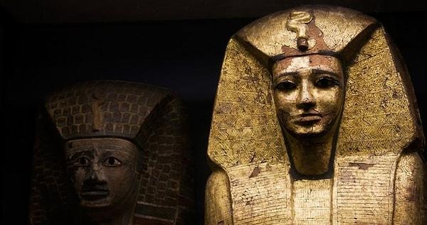 Mısır hükümdarlarının tarihi araştırılırken kadınlar büyük ölçüde dışlanır ve bir firavun her zaman bir erkek olarak resmedilir. Peki ya kadın yöneticiler?