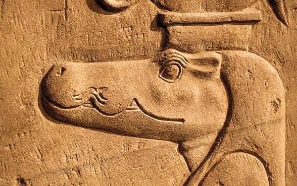 Günümüzde Sobekneferu'nun mezar yeri kesin bir şekilde doğrulanmamıştır. Mısır bilimcileri Mazghuna'da, kardeşi 4. Amemenhat’ın mezarına yakın olan çok hasarlı bir piramit kompleksinin onun mezarı olabileceği görüşü üzerinde birleşmektedir.