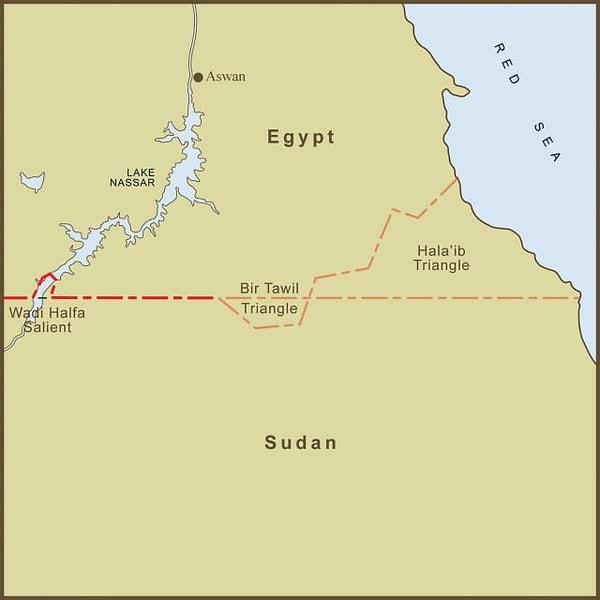 Buranın adı Bir Tavil, yani Arapçadan tercüme edildiğinde "yüksek su kuyusu" anlamına geliyor.  Ne Mısır ne de Sudan tarafından hak talebinde bulunulan Bir Tavil, yüz yılı aşkın bir süredir bir dizi yasal sorun ve meydan okumaya yol açan bir anlaşmazlığı ortaya koyuyor.