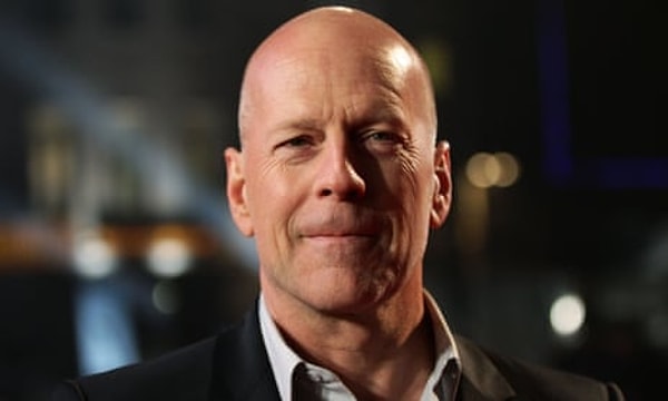Emmy ve Altın Küre Ödüllü Amerikalı oyuncu Bruce Willis afazi hastalığı teşhisi konulduktan sonra oyunculuğu bıraktığını ve emekli olduğunu duyurmuştu.