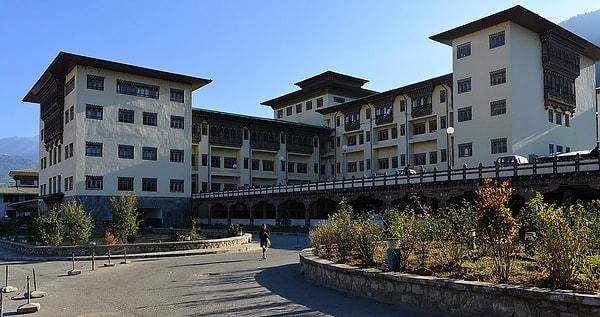 18. Bhutan'da sağlık ve eğitim hizmetleri her vatandaş için bedava.