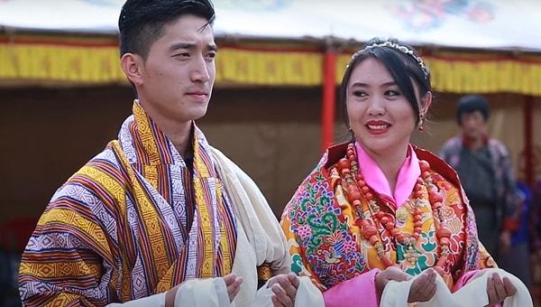 24. Çok eşlilik Bhutan'da yasal kabul ediliyor ve yakın tarihe kadar oldukça da yaygın olduğu söyleniyor.