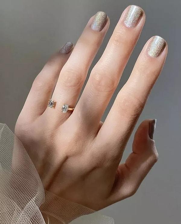 7. The most perfect and stylish nails we have ever seen may be champagne sparkly nails.