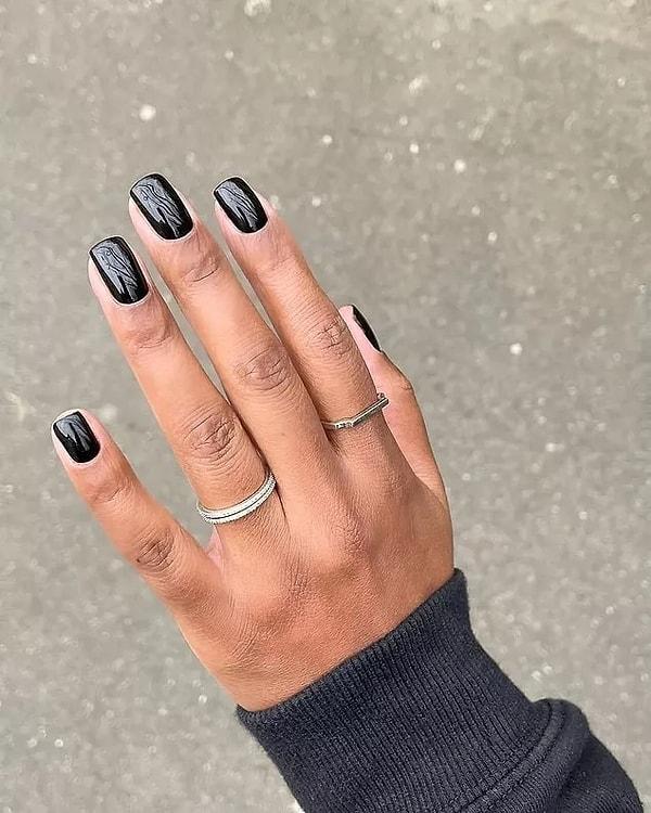 25. We are here with the most noble of the colors, black. You can make your hands look more noble by applying a shiny transparent nail polish on top of your black nail polish.