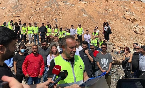 “Bir ekip kurulmuş kim kurdurmuş bilmiyorum. Ahbap’ı yıpratmak için eski ne varsa yayma ve yayınlama kararı almışlar.”