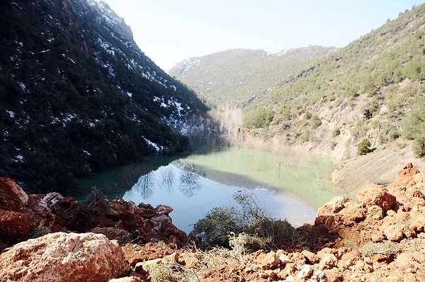 İdilli Deresi yatağı da yıkılan dağdan kopan kaya parçaları ve toprak yığınları ile doldu. Bölgedeki karların da erimesiyle dere yatağını işlevsel hale gelemeyince bir hafta içerisinde doğal bir göl oluştu.