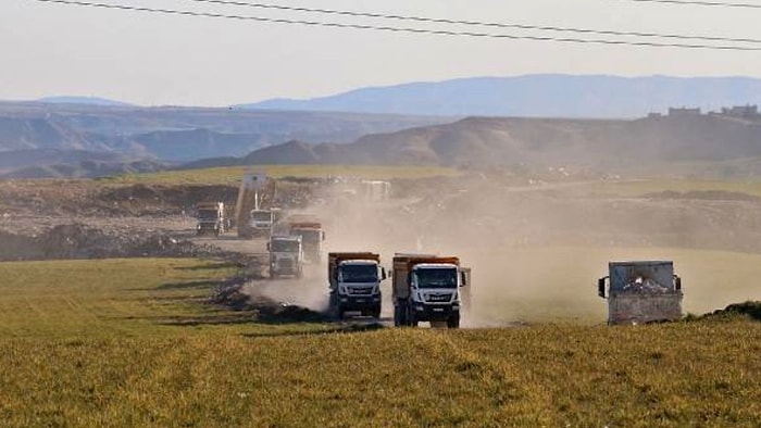 Adıyaman'da Yıkılan Binaların Enkazı İl Dışına Taşınıyor