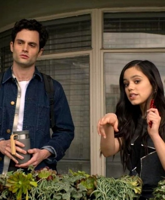 13. Jenna Ortega'nın You'nun 4. sezonunda Ellie rolünü yinelemesinin planlandığı ancak oyuncunun Wednesday'in çekimlerinden dolayı dizide yer alamadığı açıklandı.