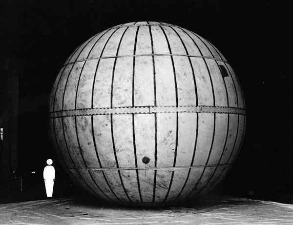 Balon bombasının mucidi Japon meteorolog Wasaburo Oishi'dir. Oishi, pasifikteki jet hava akımlarını araştırıyordu.