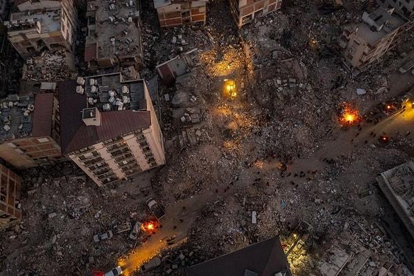 Merkez üssü Kahramanmaraş'ın Pazarcık ve Elbistan ilçeleri olan iki deprem 11 şehri yıktı geçti. 6 Şubat Pazartesi günü meydana gelen felaket binlerce can aldı.