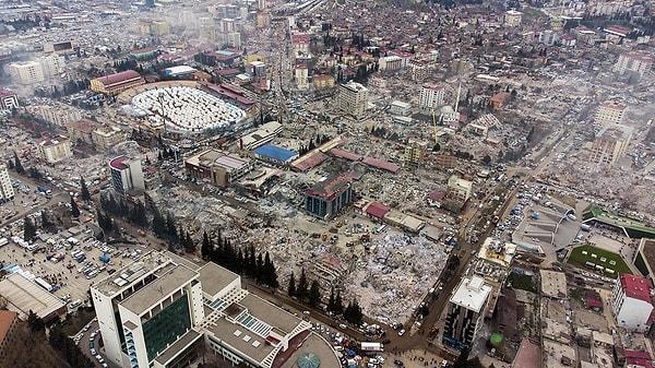 6 Şubat Pazartesi günü Kahramanmaraş'ta 7.7 ve 7.6 şiddetinde iki deprem meydana geldi. Bu deprem, sadece Kahramanmaraş'ta değil, 10 ilde büyük yıkımlara yol açtı.