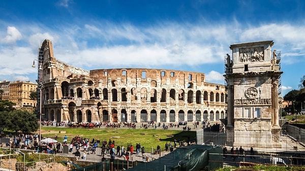 Yapısı ile dikkat çeken bu mimari yapının isminin ise Kolezyum'un yanında duran İmparotor Neron heykelinden geldiği düşünülür.