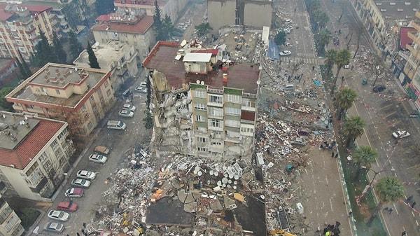 7,7 ve 7,6'lık depremler sonrasında açıklanan resmi verilere göre 40 binden fazla insanımızı kaybettik.