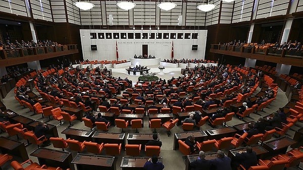 AKP Grup Başkanvekili Mustafa Elitaş, Kahramanmaraş merkezli depremler nedeniyle Meclis çalışmalarına verilen aranın 28 Şubat tarihine kadar uzatıldığını aktardı.