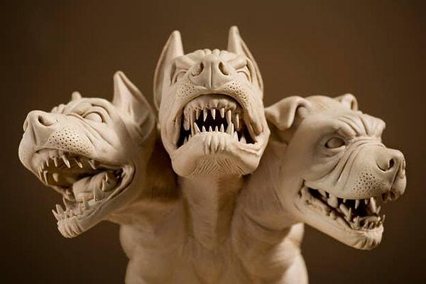 4. Yunan mitolojisinde yeraltı dünyasının kapısında bekçilik yapan üç başlı köpeğin adı nedir?