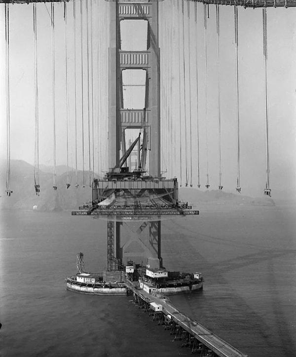 5. 1934 yılında Golden Gate Köprüsü'nün inşasından bir fotoğraf.