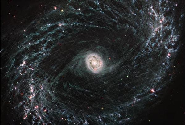 Gökbilimciler şimdiye kadar bu hedeflerden beşini gözlemleyebildiler: M74, NGC 7496, IC 5332, NGC 1365 ve NGC 1433 olarak bilinen galaksiler.