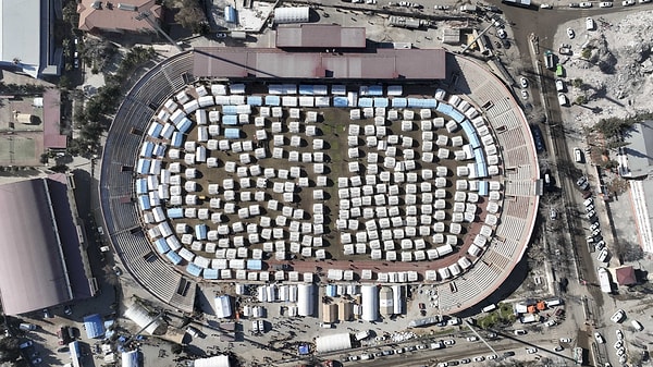 AFAD, Kahramanmaraş merkezli depremlerden etkilenen vatandaşlar için 12 Şubat Stadyumu'na çadır kent kurmuştu.