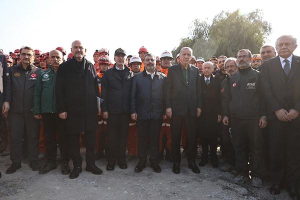 Bahçeli iki hafta sonra depremin en çok yıkıma yol açtığı kentlerin başında gelen Hatay'ı Cumhurbaşkanı Erdoğan'la birlikte ziyaret etti.