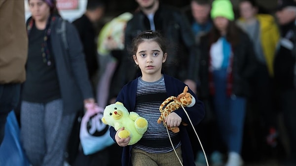 Deprem felaketinden dolayı yuvalarından olan depremzedelerin çoğu belki de doğup büyüdükleri şehirleri terk etmek zorunda kaldılar.