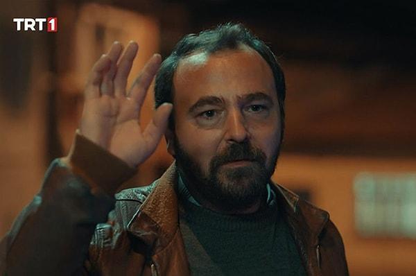 TRT 1 ekranlarında yayınlanan Gönül Dağı dizisinin sevilen karakterlerinden biri olan Sefer'e hayat veren oyuncu Ferdi Sancar'da depremzedelere destek olmak için bağış gecesinde yer almıştı.
