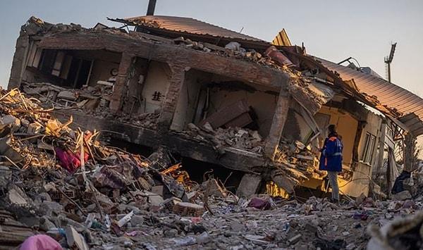 Kahramanmaraş'ta meydana gelen iki büyük depremden sonra 11 ilimizde büyük yıkımlar yaşandı. On binlerce vatandaşımız hayatını kaybederken enkazsan sağ çıkartılanlar ise evsiz kaldı.