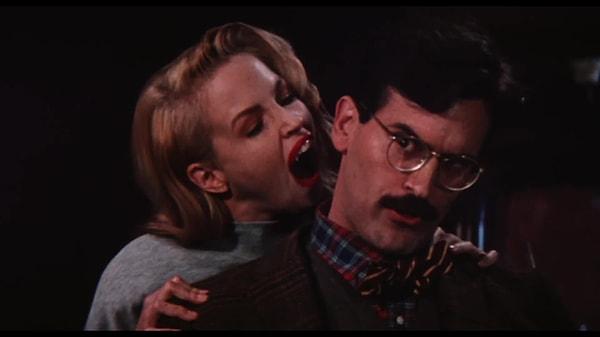 6. Sundown: The Vampire in Retreat (1989)