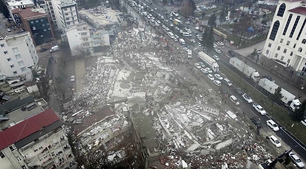 Deprem bölgesi 11 ilimizi kapsıyor. Meydana gelen yıkım kısa sürede toparlanabilecek bir yıkım değil.