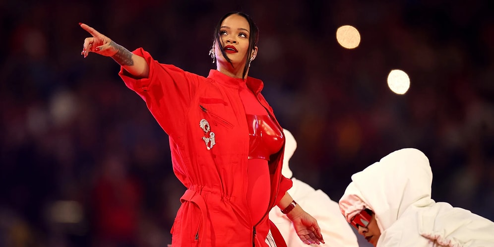 Rihanna Reveals Pregnancy at Super Bowl Halftime Show