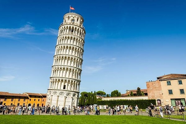 Eğik Pisa Kulesi veya kısaca Pisa Kulesi, kasten yapılmamış eğikliğiyle dünya çapında tanınan İtalyan şehri Pisa’daki katedralin çan kulesidir.