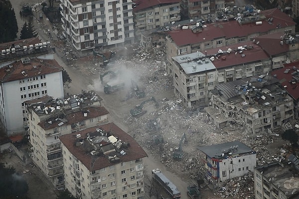 6 Şubat'ta Kahramanmaraş merkezli iki büyük deprem, 10 ilde büyük yıkımlara yol açmış ve 42 binden fazla insan hayatını kaybetmişti.