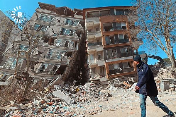 Türkiyeyi yasa boğan depremlerin ardından 20 Şubat günü 3 dakika arayla 6,4 ve 5,8 büyüklüğünde meydana gelen iki depremden ve olası İstanbul depremine dair uzmanların yaptığı uyarılardan dolayı ünlü müzisyen Fazıl Say,  "Yeter!" dedi.