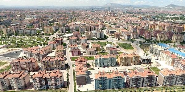 Prof. Arık, geçtiğimiz günlerde Konya’da yaşanan 3 büyüklüğündeki depremin bile çok fazla hissedildiğini söyledi ve kentte yapı stoğunun acil olarak gözden geçirilmesi gerektiğini ifade etti.