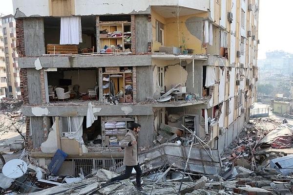 Tüm bu yaşananların üzerinden 15 gün geçmişti ki, depremde ağır hasar alan Hatay'da 6.4 ve 5.8 büyüklüğünde iki afet daha yaşandı.