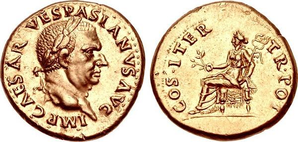 Ancak Vespasian’ın oğlu Titus, idrar vergisinin tiksindirici olduğunu düşünüyor ve babasını bu konuda eleştiriyordu. Romalı tarihçi Suetonius’un aktardığına göre bir gün Titus, bu konuyu babasına açar. Vespasian da oğlunun burnuna bir altın madeni parayı uzatıp kokusundan rahatsızlık duyup duymadığını söylemesini ister.
