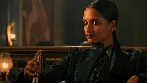 7. Amita Suman did not receive professional knife training for the series. At the beginning of filming, they gave her 14 knives and asked her to practice.